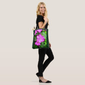 Clematis met Romeinen 5:3-5 Tote Bag (Op model)