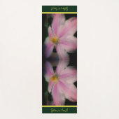 Clematis verdampt kleine zakken dicht bij een pers yogamat (Voorkant)