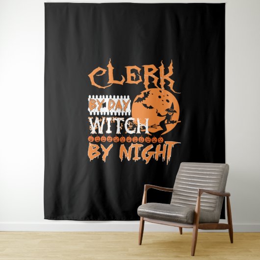 Clerk by Day Witch by Night Halloween Wandkleed (In situ)