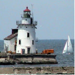 Cleveland Lighthouse - Summer Fotobeeldje Sleutelhanger<br><div class="desc">De vuurtoren van Cleveland vielen in 2011 zijn honderdjarige verjaardag in Cleveland Harbour uit. De vuurtoren is 78 meter hoog en deze fotosculptuur zou goed gaan met de bijbehorende Frozen Cleveland Lighthouse,  ook te koop hier bij WestCreek op Zazzle. com.</div>