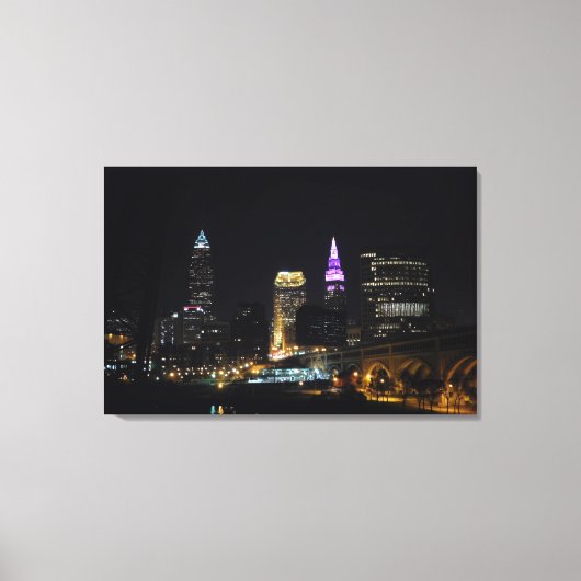 Cleveland OH Uitzicht Paars Canvas Afdruk (Voorkant)