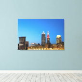 Cleveland Ohio Night Skyline (B/W) Canvas Afdruk (Insitu (Houten vloer))