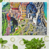 Cliffside Dreams: de kleuren van Manarola Theedoek (Gevouwen)