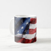Close-up grunge Amerikaanse vlag. Koffiemok (Voorkant links)