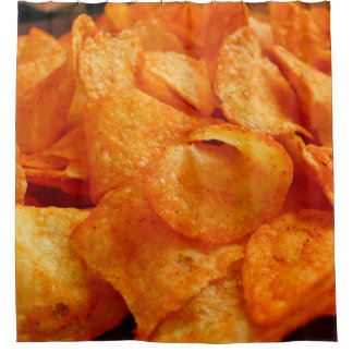 Close up of juicy, crispy, chips on black plate. douchegordijn