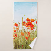 Close up poppies on field. Wild flowers in springt Badhanddoek (Badhanddoek)