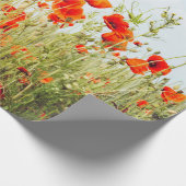 Close up poppies on field. Wild flowers in springt Cadeaupapier (Hoek)