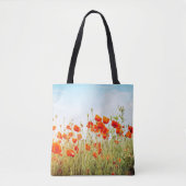 Close up poppies on field. Wild flowers in springt Tote Bag (Voorkant)