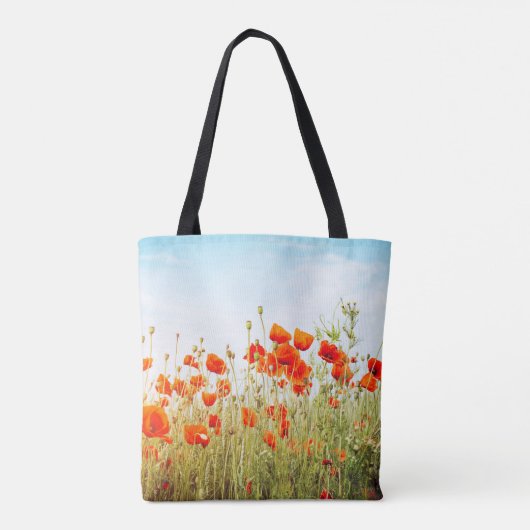 Close up poppies on field. Wild flowers in springt Tote Bag (Achterkant)