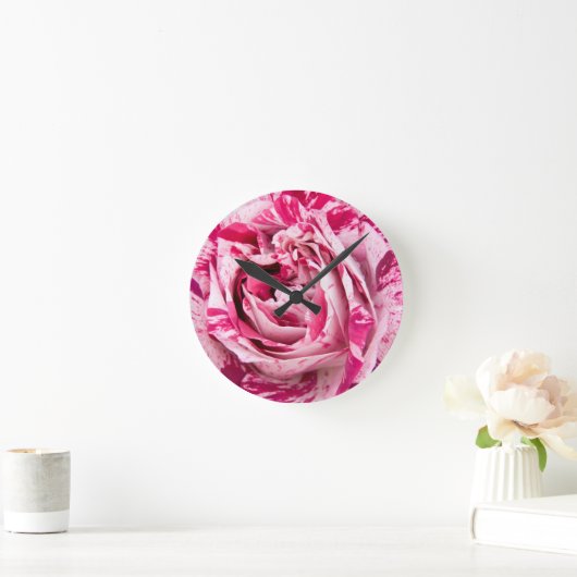 Close-up roos ronde klok (Huis)