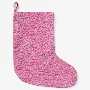 Close-up roze leer, gestructureerde achtergrond. kleine kerstsok