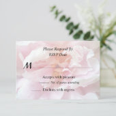 Close-up van bleke roze pioenrozen RSVP kaartje (Staand voorkant)