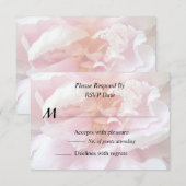 Close-up van bleke roze pioenrozen RSVP kaartje (Voorkant / Achterkant)