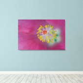 Close-up van de meeldraden van de hibiscusbloem, H Canvas Afdruk (Insitu (Houten vloer))