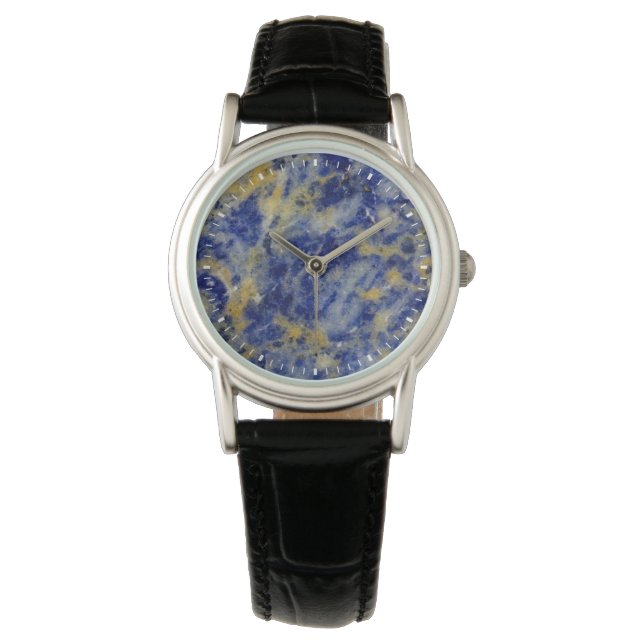 Close-up van een blauwe sodaliet horloge (Voorkant)