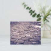 Close-up van een klinkerstraat briefkaart (Staand voorkant)