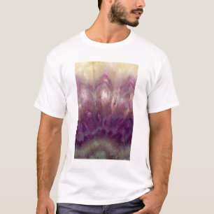 Close-up van een paarse Amethist T-shirt