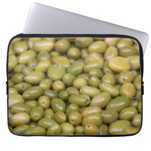 Close-up van groene olijven laptop sleeve