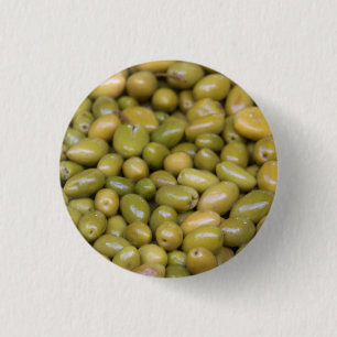 Close-up van groene olijven ronde button 3,2 cm
