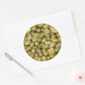 Close-up van groene olijven ronde sticker (Envelop)