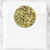 Close-up van groene olijven ronde sticker (Tas)