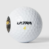 Close-up van kat met gele ogen golfballen (Logo)