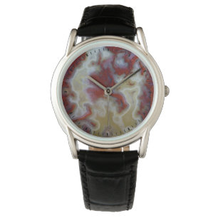 Close-up van rode mos agaat plaat horloge