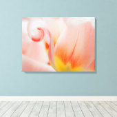 Close-up van tulp 3 canvas afdruk (Insitu (Houten vloer))
