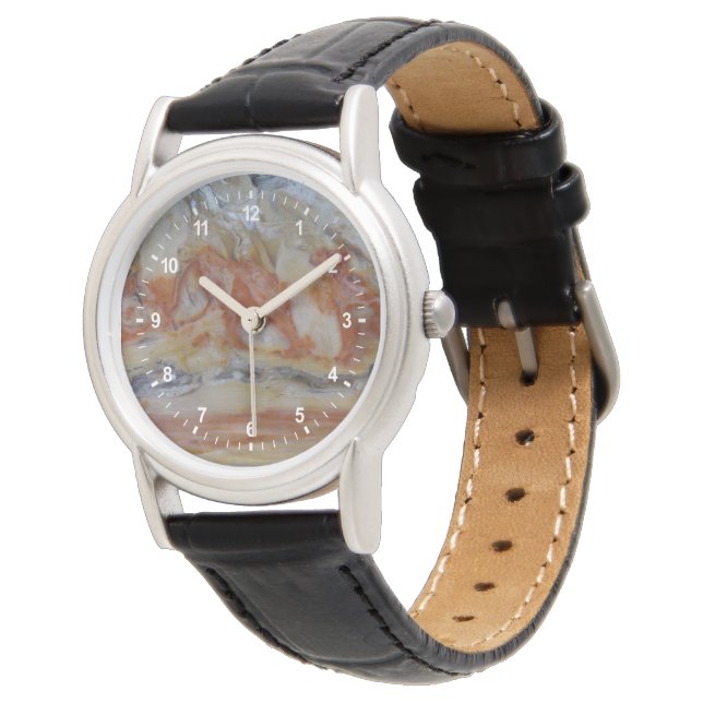 Close-up van versteend hout horloge (Gekanteld)
