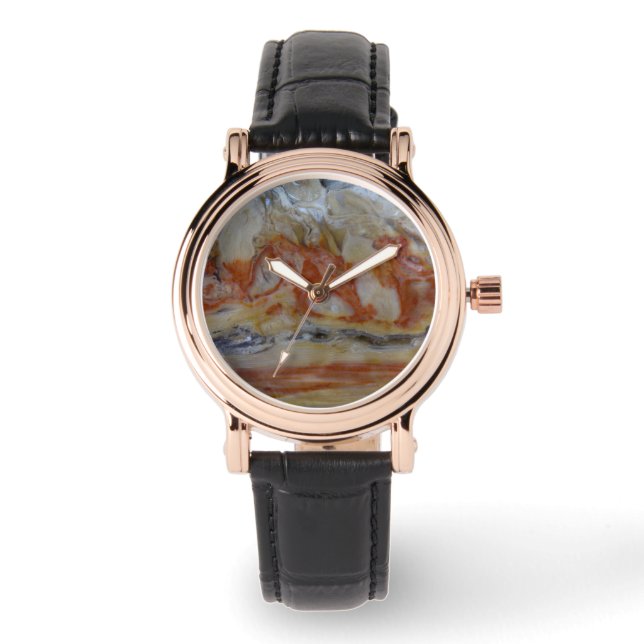 Close-up van versteend hout horloge (Voorkant)
