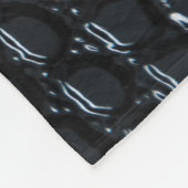 Close-up zwarte slang huidtextuur fleece deken (Hoek)