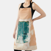 Closed green wooden door schort (Insitu)