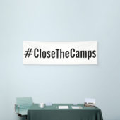 #CloseTheCamps gedurfde zwarte tekst over wit prot Spandoek (Beurs)