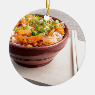 Closeup Asian food of rice noles and groenten Keramisch Ornament