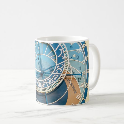 Closeup on Prague Astronomical Clock, Czech R. Koffiemok (Voorkant rechts)