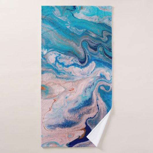 Closeup van gemengde blauwe en witte abstracte mar badhanddoek (Badhanddoek)