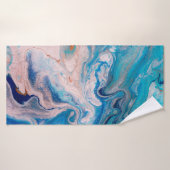 Closeup van gemengde blauwe en witte abstracte mar badhanddoek (Badhanddoek)