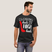 Closing Deals in High Heels Real Estate Agent Real T-shirt (Voorkant volledig)
