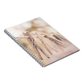 Clothespins op een Lijn Notitieboek (Rechterzijde)