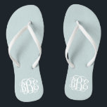 Cloud Blue Preppy Script Monogram Teenslippers<br><div class="desc">NEEM IN DEZE VOLGORDE CONTACT OP MET ME VOORDAT U MET UW MONOGRAM-INITIALEN BEVESTIGT: EERSTE, LAATSTE, MIDDEN. Ik zal je monogram aanpassen en je de link naar bestelling per e-mail sturen. Wacht tot ik de link met het aangepaste ontwerp heb verstuurd. Cute preppy flip sandals gepersonaliseerd met een aangepast wijnscript...</div>