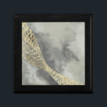 Cloud Matrix Cadeaudoosje<br><div class="desc">Cloud Matrix II van Jennifer Goldberger. Biedt een gouden,  netachtige vorm tegen een contrasterende,  wolkenachtige achtergrond.</div>