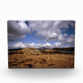 Cloud passeert Blabheinn Isle of Skye Scotland Fotoblokken