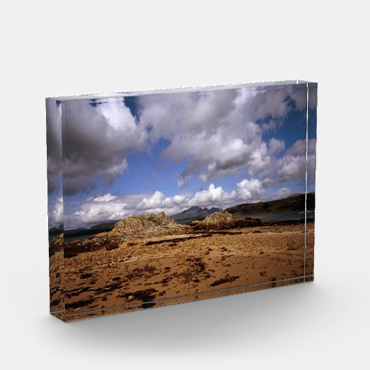 Cloud passeert Blabheinn Isle of Skye Scotland Fotoblokken (Links)