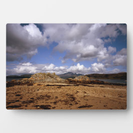 Cloud passeert Blabheinn Isle of Skye Scotland Fotoplaat
