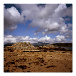 Cloud passeert Blabheinn Isle of Skye Scotland Perfect Poster