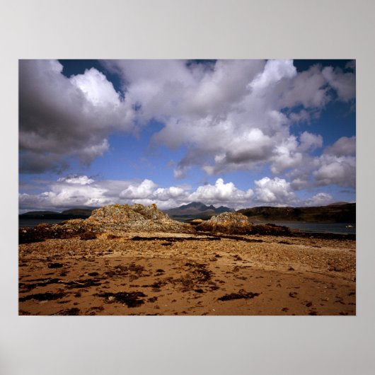 Cloud passeert Blabheinn Isle of Skye Scotland Poster (Voorkant)