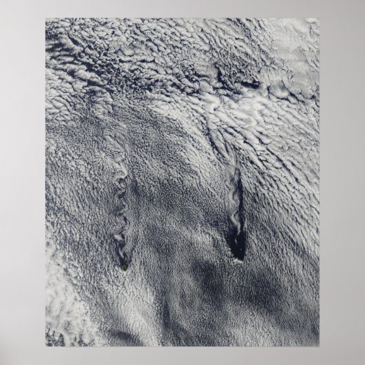 Clouds over de Juan Fernandez-eilanden Poster (Voorkant)