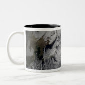 Cloudsimulatie van één dag tweekleurige koffiemok (Links)