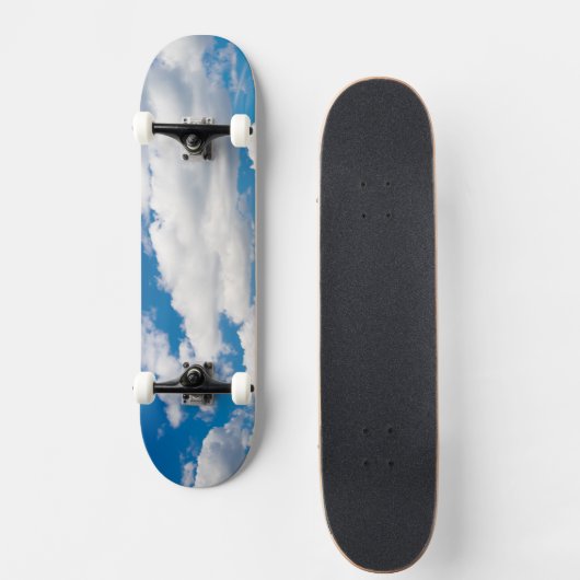 Cloudy blue sky skateboard (Voorkant)