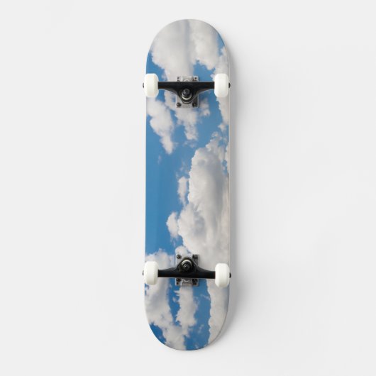 Cloudy blue sky skateboard (Voorkant)